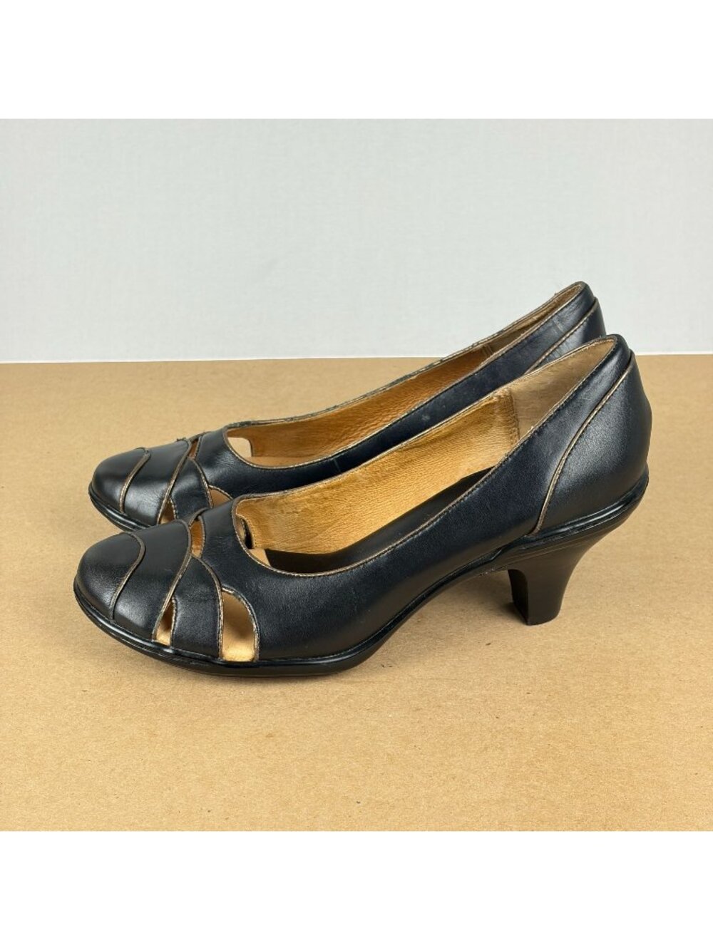 Sofft Leather Round Toe Heels Womens 7.5 Black Gold Contrast Edges Slip On